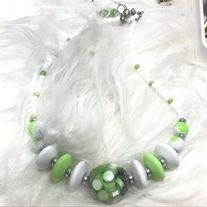 Green and white bead necklace💚🤍